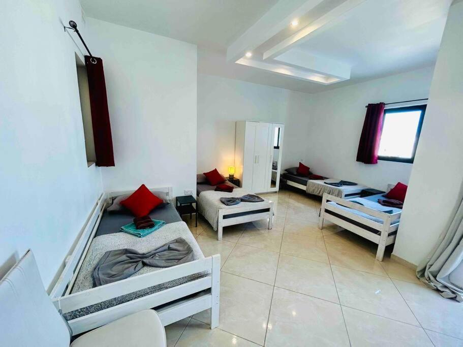 Duplex Whiskey Home 200M Away From The Sea And The Square 세인트폴스베이 외부 사진